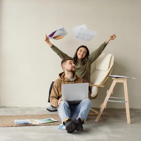 full-shot-couple-with-laptop